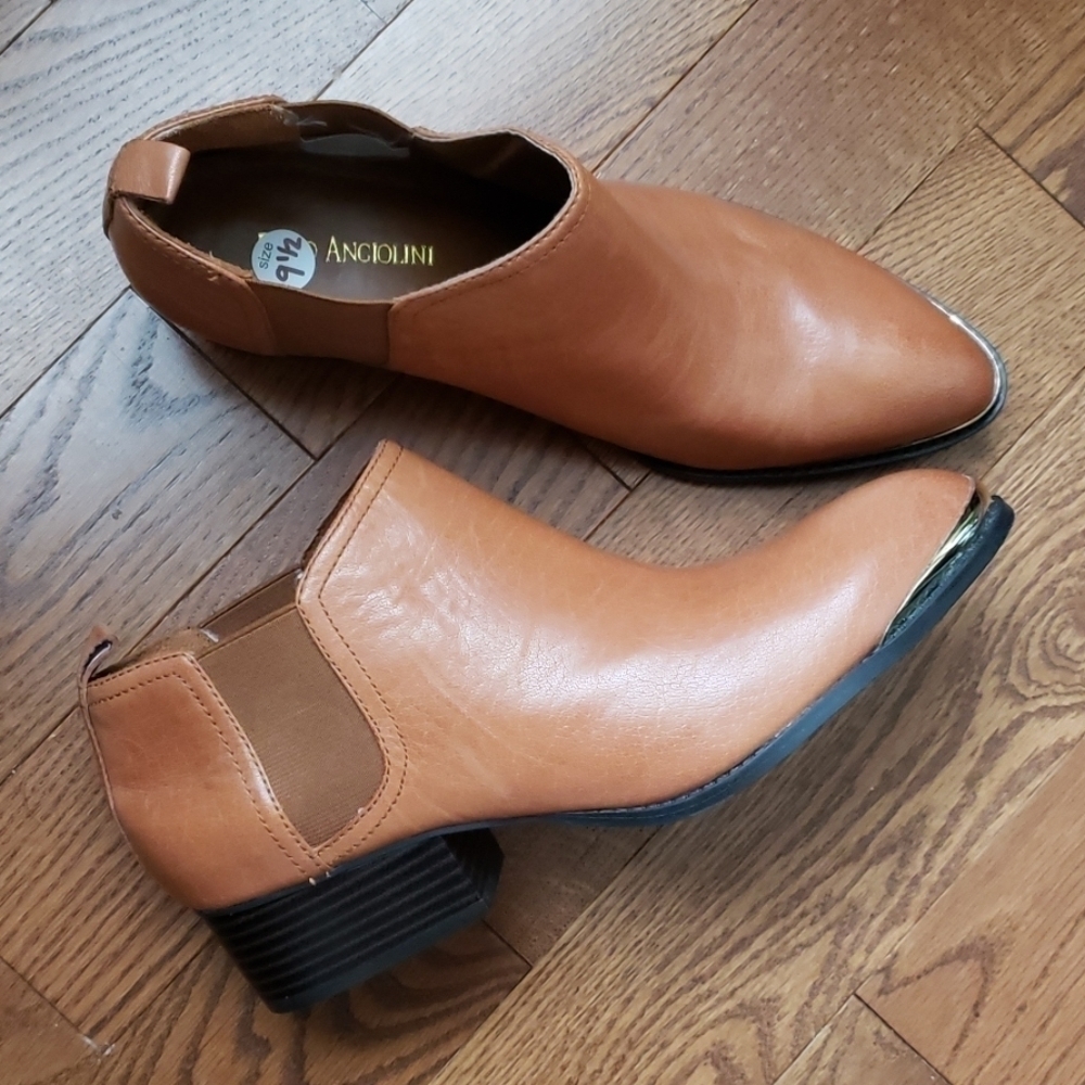 Enzo ANGIOLINI brown  booties. NWT size 9.5